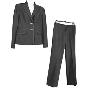 NWOT. Kasper Dark Gray "Denim Look" Pant Suit 6